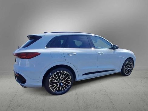 New 2025 Audi SQ5 Prestige image 8