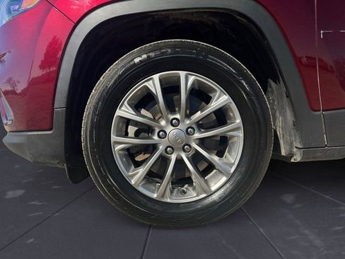 Used 2019 Jeep Cherokee Latitude Plus image 14