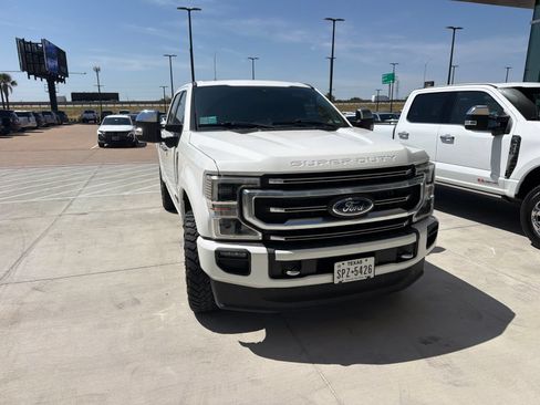 Used 2022 Ford F250 Platinum w/ FX4 Off-Road Package AWD/4WD image 3