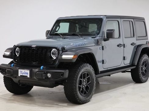 Used 2024 Jeep Wrangler Unlimited AWD/4WD image 3