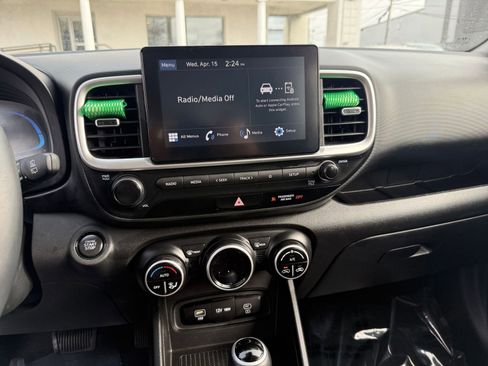 Used 2025 Hyundai Venue SEL FWD image 17