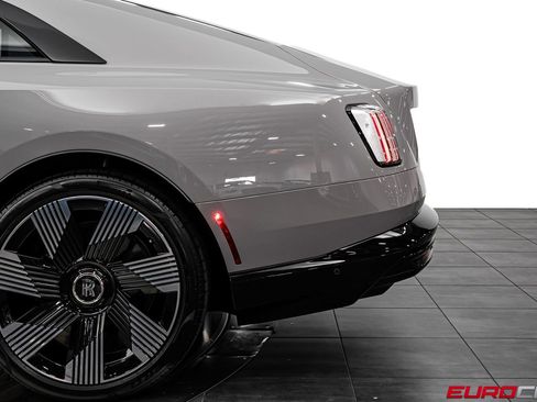 Used 2025 Rolls-Royce Spectre AWD/4WD image 16