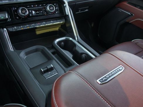 Used 2025 GMC Sierra 2500 Denali Ultimate image 40