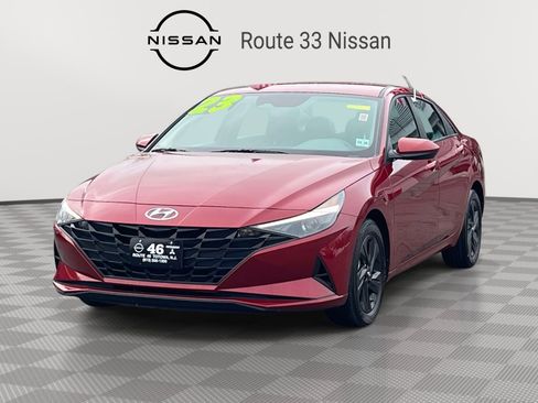 Used 2023 Hyundai Elantra SEL image 2