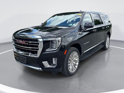 Used 2023 GMC Yukon XL SLT w/ SLT Luxury Package AWD/4WD image 3