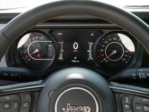 Used 2025 Jeep Gladiator Sport AWD/4WD image 21