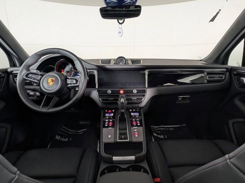 New 2026 Porsche Macan image 18
