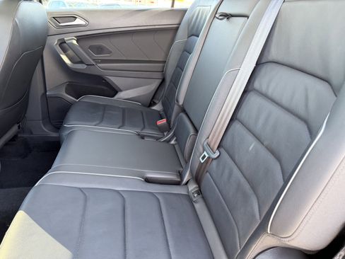 Used 2019 Volkswagen Tiguan SEL Premium w/ 3rd Row Seat Package image 18