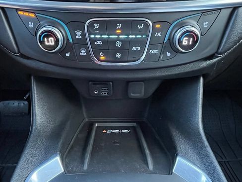 Used 2021 Chevrolet Traverse High Country AWD/4WD image 18