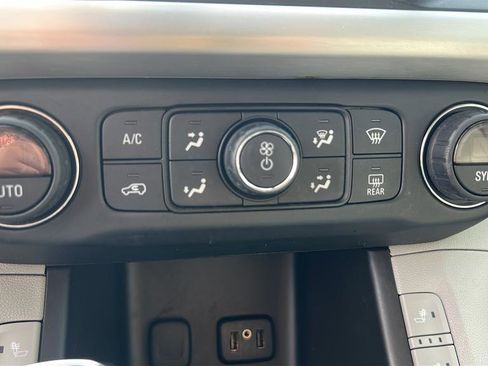 Used 2017 GMC Acadia SLT image 21