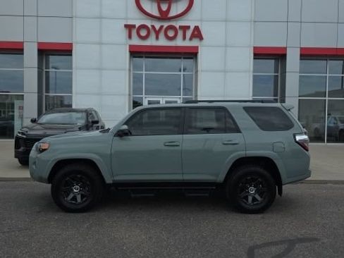Used 2022 Toyota 4Runner Trail Special Edition AWD/4WD image 2