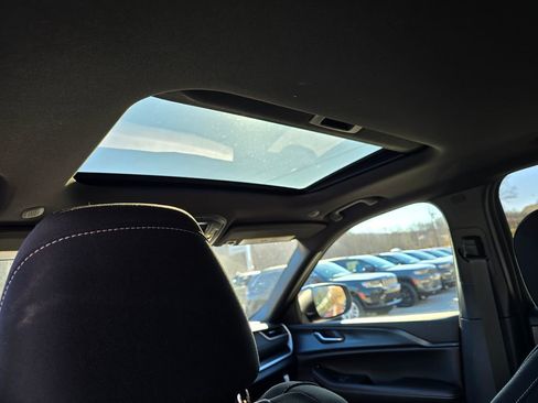 New 2025 Jeep Grand Cherokee Laredo X w/ Luxury Tech Group I image 14