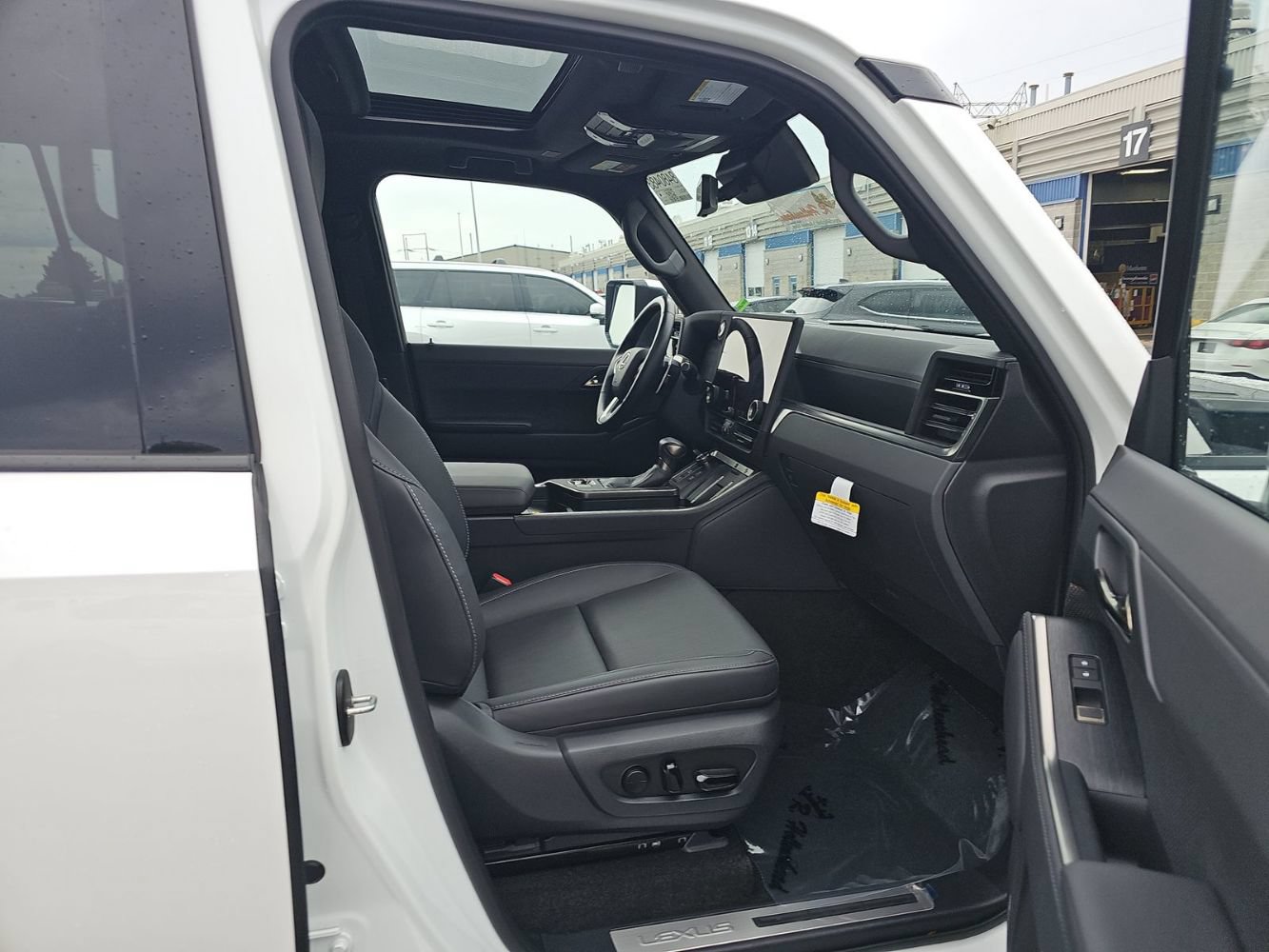 Used 2025 Lexus GX 550 w/ Cold Area Package AWD/4WD image 10