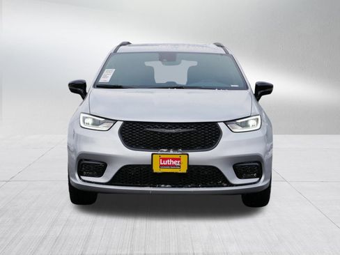 New 2026 Chrysler Pacifica Select image 2