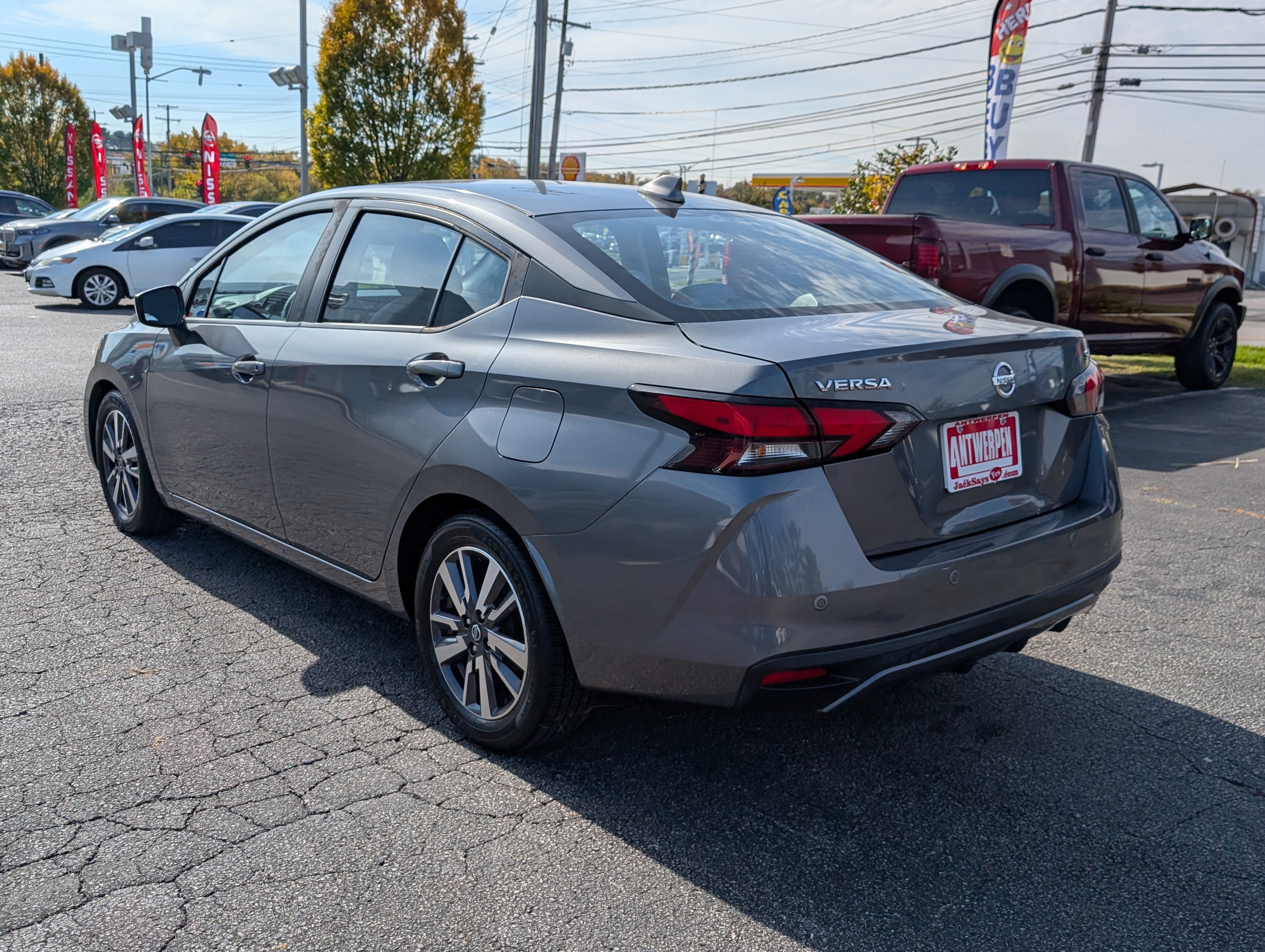 Used 2020 Nissan Versa SV FWD image 5