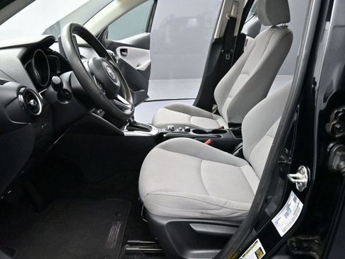 Used 2020 Toyota Yaris LE image 12