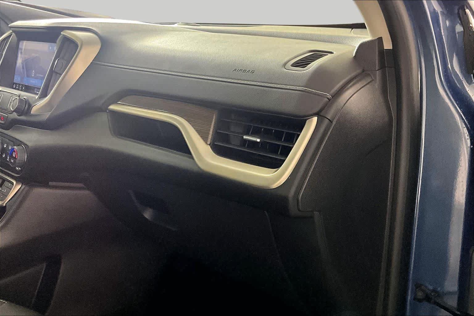 Used 2024 GMC Terrain Denali AWD/4WD image 17