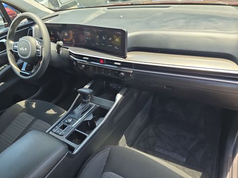 Certified 2025 Kia Sorento LX FWD image 11
