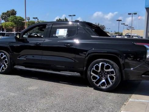 Certified 2024 Chevrolet Silverado EV RST AWD/4WD image 7