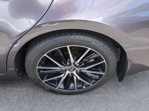 Used 2022 Toyota Camry SE w/ Convenience Package FWD image 10
