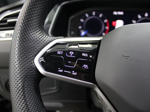 Used 2024 Volkswagen Tiguan SEL R-Line image 37