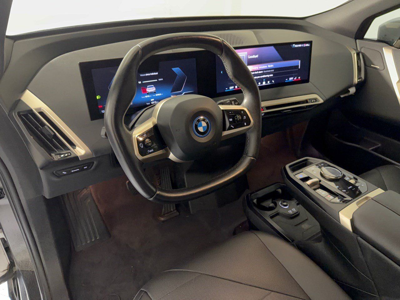 Certified 2024 BMW iX xDrive50 w/ Premium Package AWD/4WD image 4