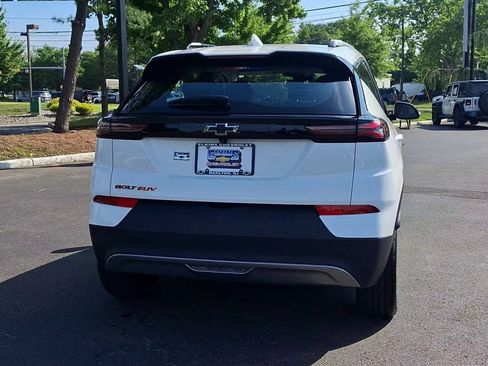 Certified 2023 Chevrolet Bolt EUV LT w/ Convenience Package FWD image 2