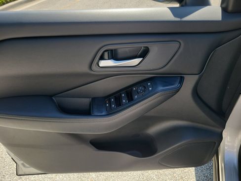 Used 2025 Nissan Rogue SV FWD image 13