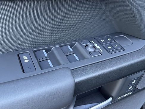 New 2025 Land Rover Defender 110 V8 image 28