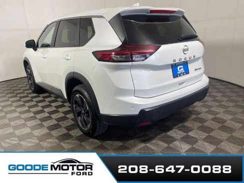 Used 2024 Nissan Rogue SV AWD/4WD image 5