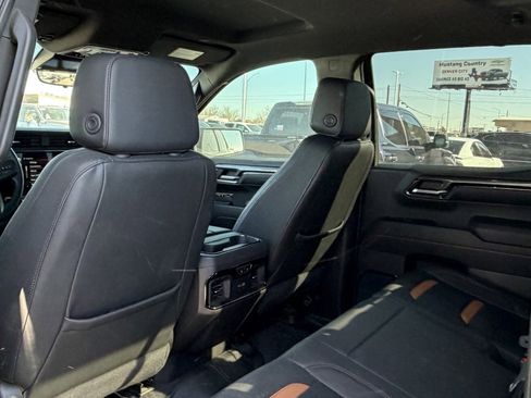 Used 2024 GMC Sierra 1500 AT4 w/ Technology Package image 4