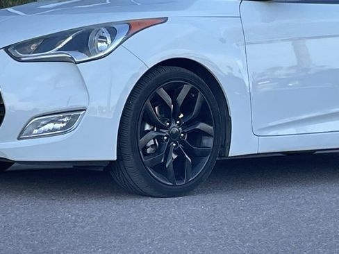 Used 2013 Hyundai Veloster w/ Style Pkg image 24