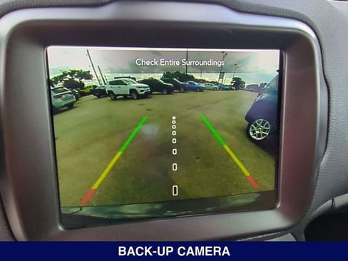 New 2023 Jeep Renegade Latitude w/ Premium Group image 25