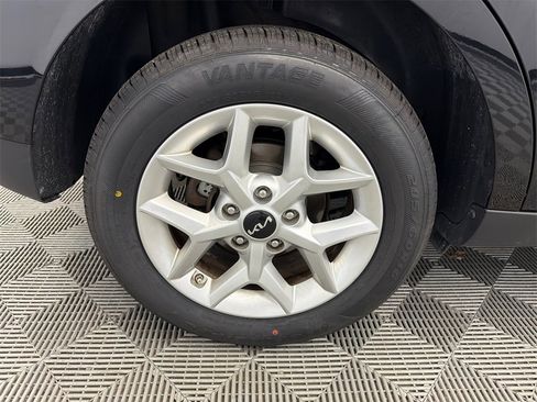 Used 2024 Kia Soul LX w/ Option Group 015 image 18