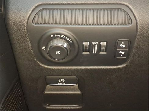 Used 2024 Jeep Wagoneer L Series II w/ Flexible Seating Group image 15