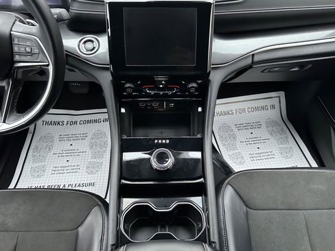 Used 2022 Jeep Grand Cherokee L Laredo image 18