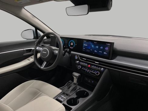 Certified 2025 Hyundai Sonata SE FWD image 18