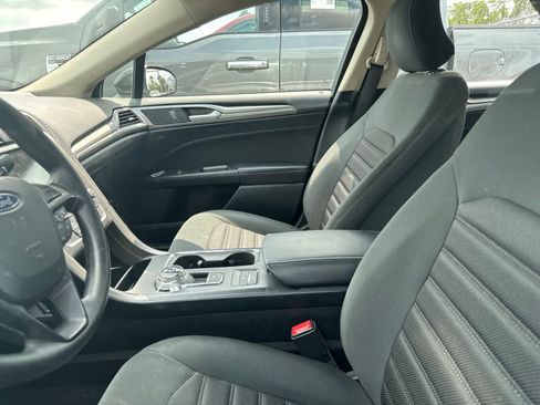 Used 2019 Ford Fusion SE FWD image 31