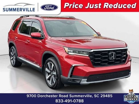 Used 2025 Honda Pilot Touring image 1