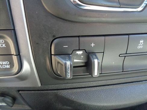 Used 2022 RAM 1500 Classic SLT w/ Electronics Group AWD/4WD image 18