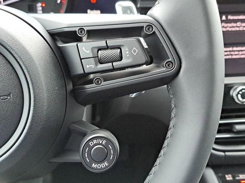 Certified 2026 Porsche Macan image 28