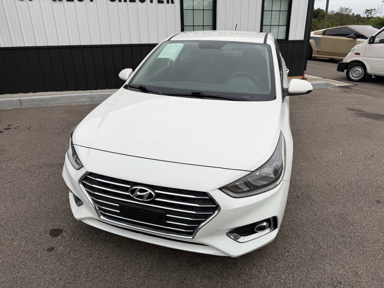 Used 2021 Hyundai Accent SEL FWD image 2