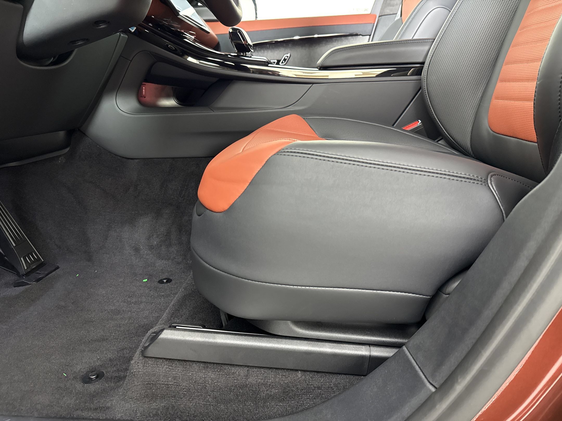 New 2026 Land Rover Range Rover Sport SV Carbon AWD/4WD image 14