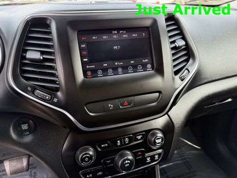 Used 2019 Jeep Cherokee Latitude Plus image 16