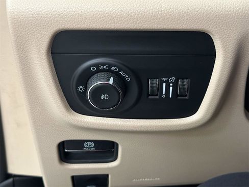 New 2024 Jeep Grand Cherokee Limited w/ Luxury Tech Group II image 32