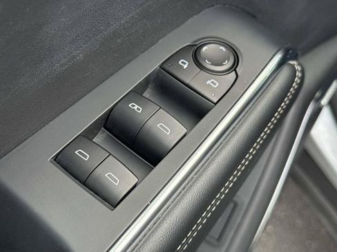 Used 2025 GMC Acadia Elevation FWD image 6