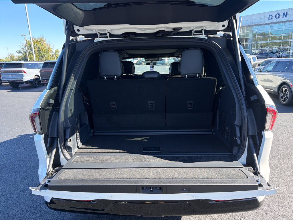 New 2027 Lincoln Navigator Reserve w/ Jet Appearance Package AWD/4WD image 9