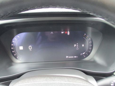 Used 2025 Volvo XC40 B5 Core image 19