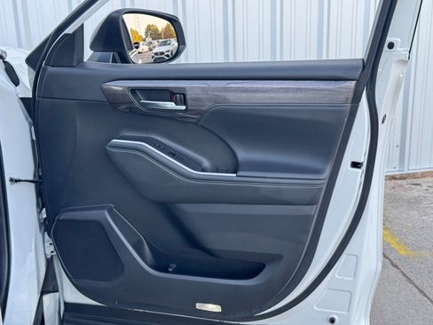 Used 2022 Toyota Highlander Platinum image 45