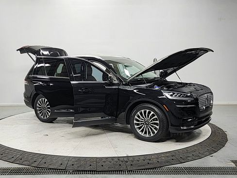 Used 2023 Lincoln Aviator Reserve w/ Elements Package Plus image 9